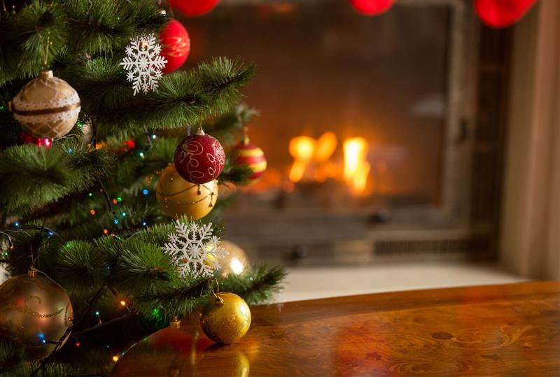 What Are the Safest Holiday Decorations and Display Methods?